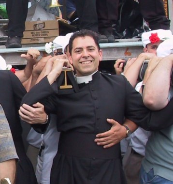 Father Jamie Giglio Lift 001