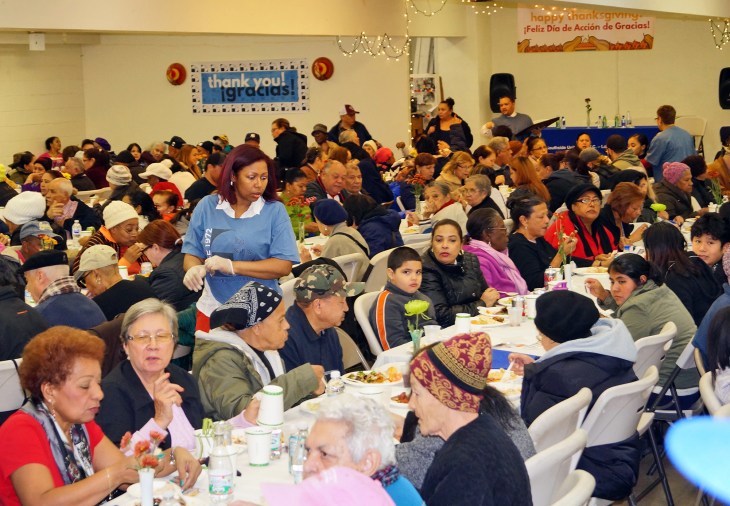 LS Thanksgiving 2017 diners crowd 001 cu