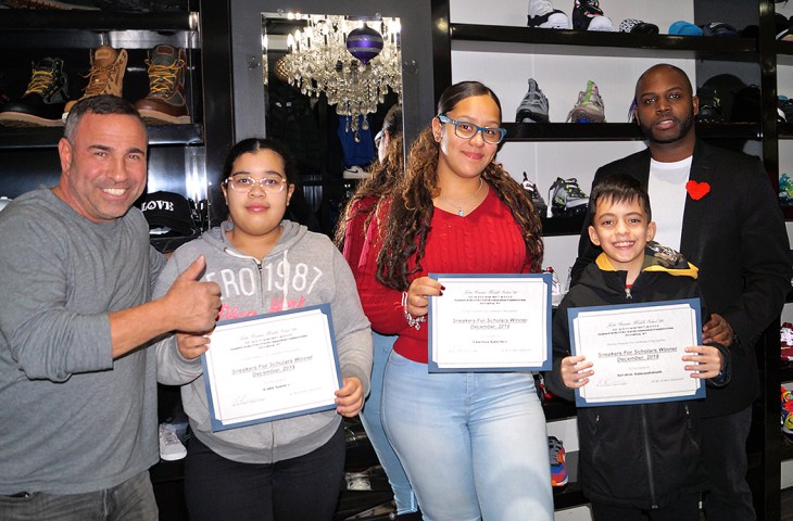 s4s Dec 2019 3 winners and owner 001_web