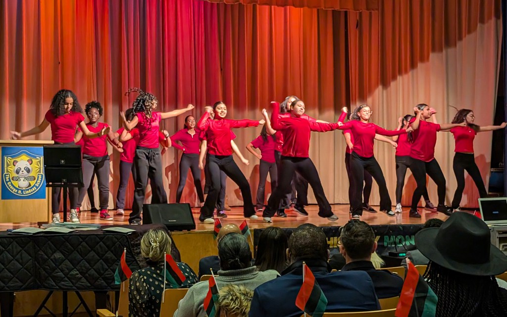 El Puente Dance team